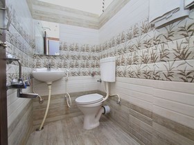 Hotel B S International