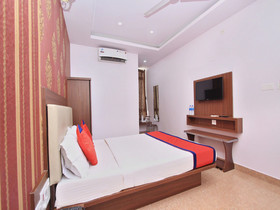 Hotel B S International
