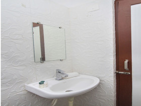 Hotel B S International