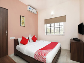Indra Comforts By OYO Rooms