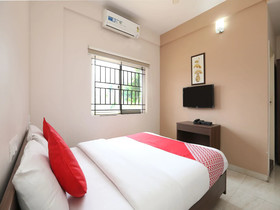 Indra Comforts By OYO Rooms