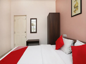 Indra Comforts By OYO Rooms
