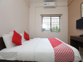 Indra Comforts By OYO Rooms