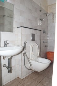 Iroomz D Silver Suites