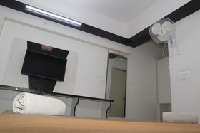 Iroomz D Silver Suites