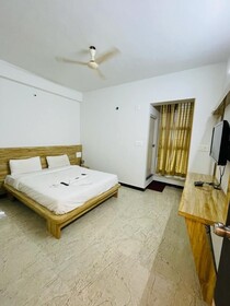Iroomz D Silver Suites