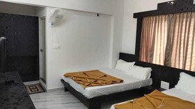 Iroomz D Silver Suites