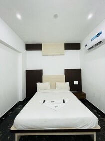 Iroomz D Silver Suites
