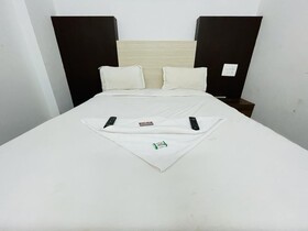 Iroomz D Silver Suites