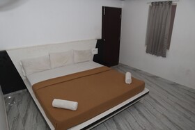Iroomz D Silver Suites