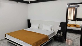 Iroomz D Silver Suites