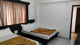 Iroomz D Silver Suites