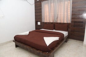 Iroomz D Silver Suites