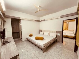 Iroomz D Silver Suites