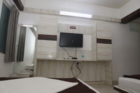 Iroomz D Silver Suites