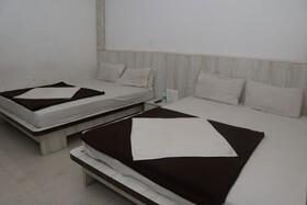 Iroomz D Silver Suites