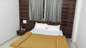 Iroomz D Silver Suites