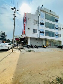 Iroomz D Silver Suites