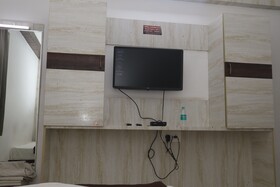 Iroomz D Silver Suites