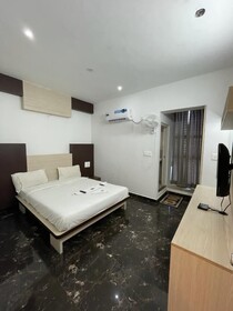 Iroomz D Silver Suites