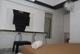 Iroomz D Silver Suites