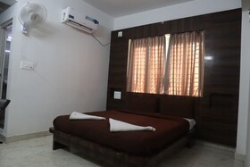Iroomz D Silver Suites