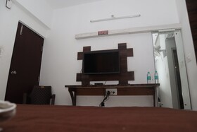 Iroomz D Silver Suites
