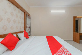 Monisha Residency By OYO Rooms
