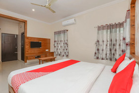 Monisha Residency By OYO Rooms