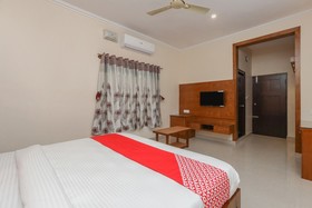 Monisha Residency By OYO Rooms
