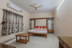 Monisha Residency By OYO Rooms
