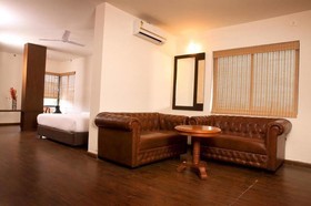 Collection O 50126 Hotel Sk Elegance