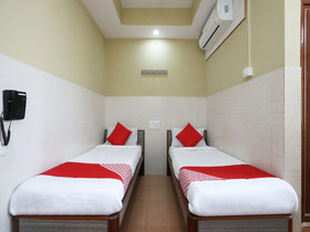 Varadashree Comforts By OYO Rooms