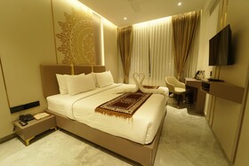 Yuvraj Le Royale