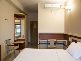 Sri Nidhi Hotel by OYO