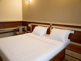 Sri Nidhi Hotel by OYO
