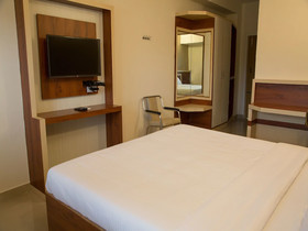 Sri Nidhi Hotel by OYO