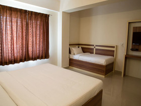 Sri Nidhi Hotel by OYO
