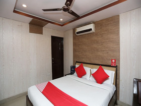 Hotel Log-Inn by OYO Rooms