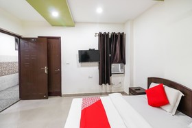 Hotel Zeenat by OYO Rooms