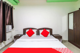 Hotel Zeenat by OYO Rooms
