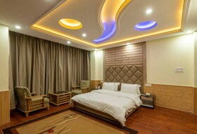 Dee Grand Marq Hotel