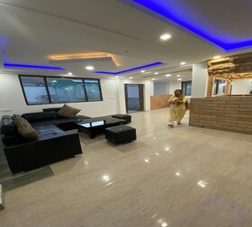 Dee Grand Marq Hotel