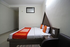 Hotel Reddison Square by OYO Rooms