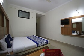 Hotel Reddison Square by OYO Rooms