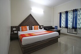 Hotel Reddison Square by OYO Rooms