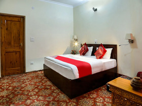 OYO 13223 Hotel Tak