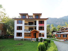 OYO 18416 Hotel Park Palace