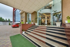 Golden Tulip Kashmir
