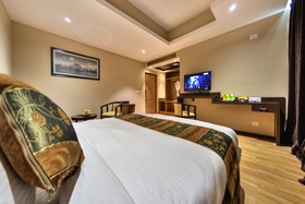Golden Tulip Kashmir
